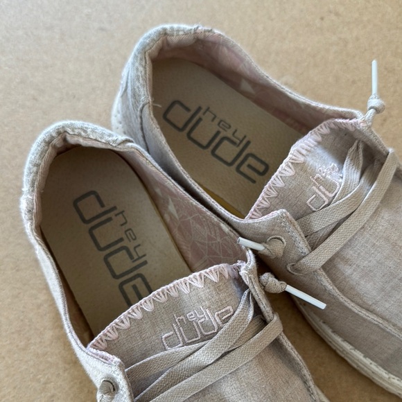 Hey Dude Women’s Size 10• Tan & Pink - Picture 2 of 6